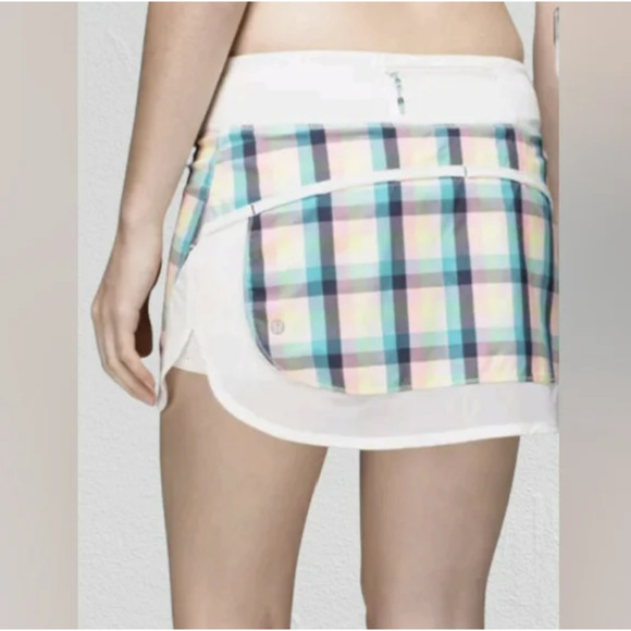 lululemon athletica Dresses & Skirts - Lululemon Hotty Hot Tennis Skirt Wee Wheezy Check Mesh Cream Pink Womens Size 4